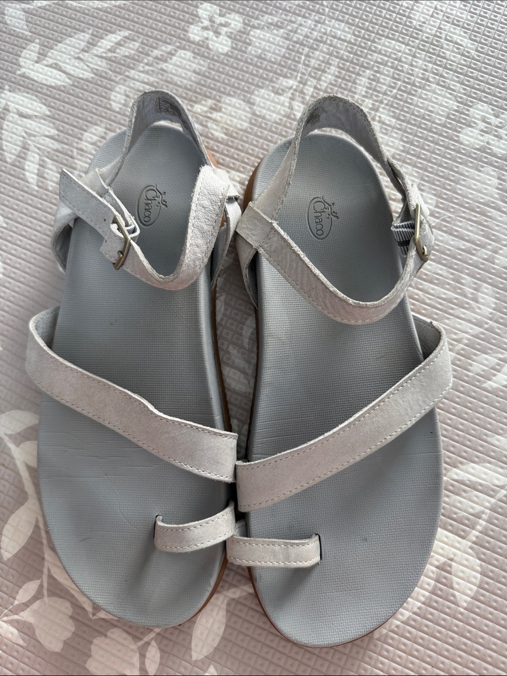 Chaco Women’s Light Gray Strap Sandals Size 10